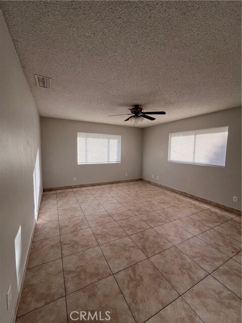 Foto del edificio - 43052 Charlton Ave