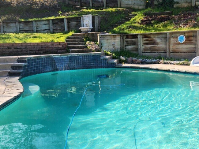 Foto del edificio - 2312 Silver Creek Cir