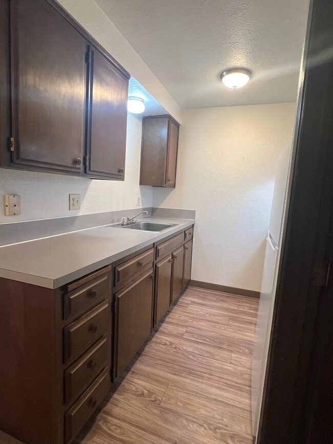 Building Photo - Anita Manor Apartments