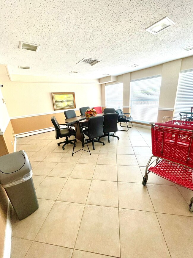 Lobby - 2555 NE 11th St
