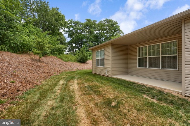 Building Photo - 130 Surrey Ct