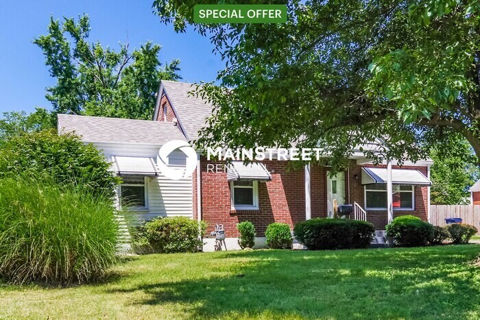 Primary Photo - 4 Bedroom Pet-Friendly Home in Louisville,...