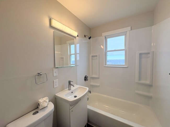 Building Photo - 360 Hemlock Dr