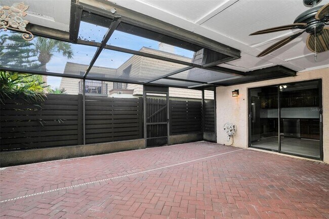 Building Photo - 15217 W Pond Woods Dr