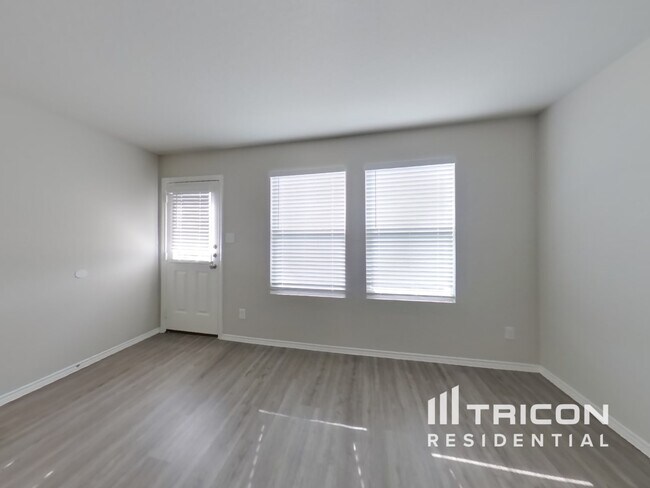 Building Photo - 4930 Everett Loop