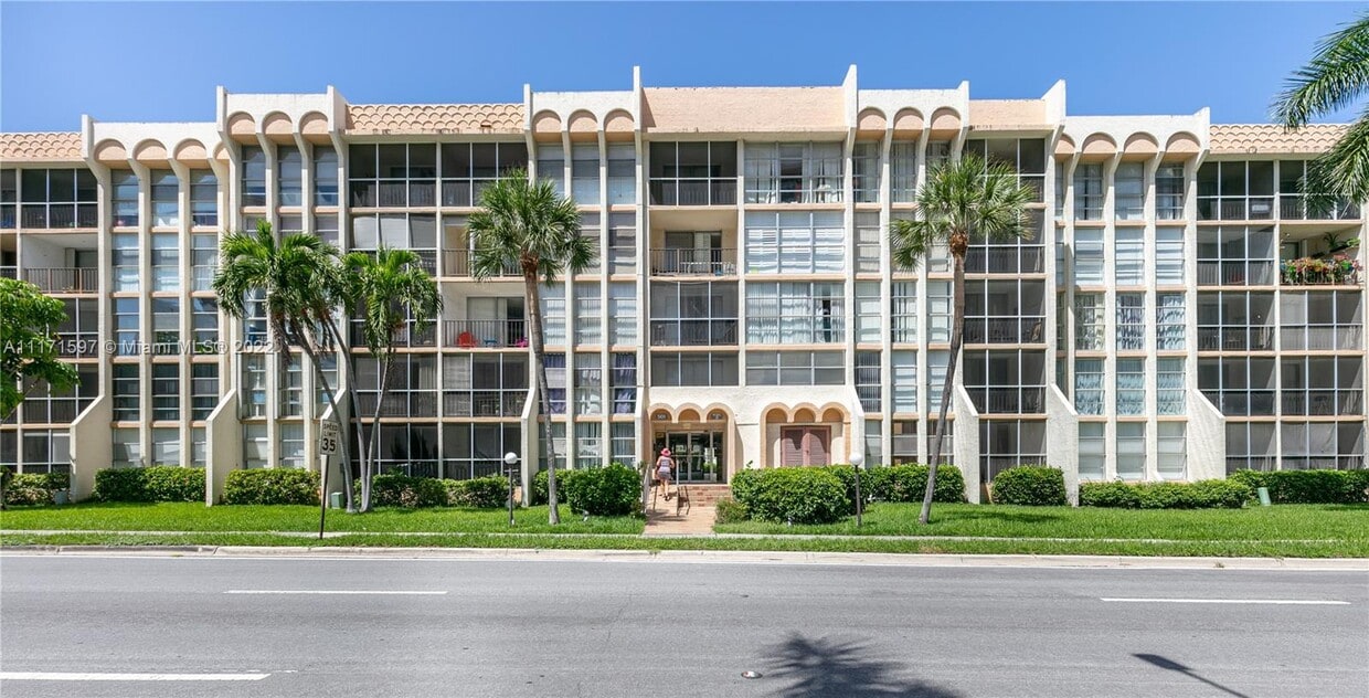 501 Three Islands Boulevard Unit 108, Hallandale Beach, FL 33009