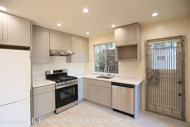 Building Photo - 3 br, 1.5 bath House - 104 Corbett Street