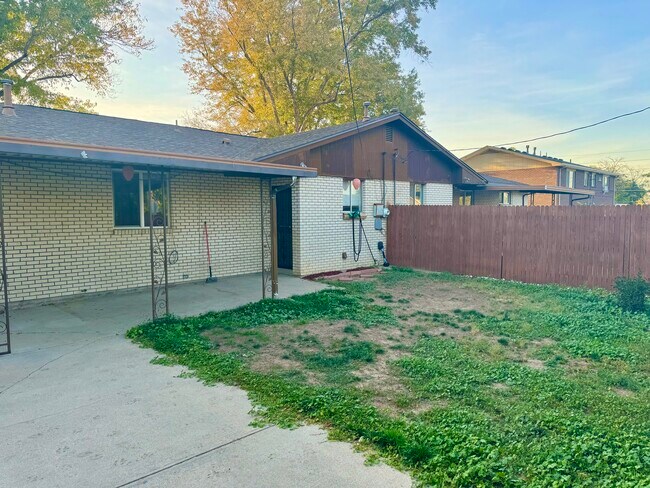 Backyard - 5370 King Ct