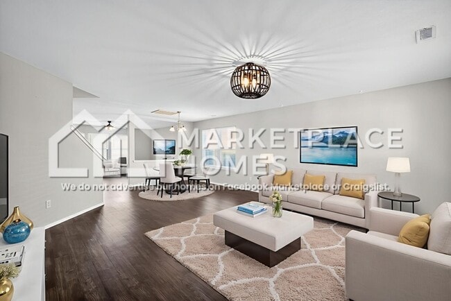 Building Photo - 904 SW Loudon Dr