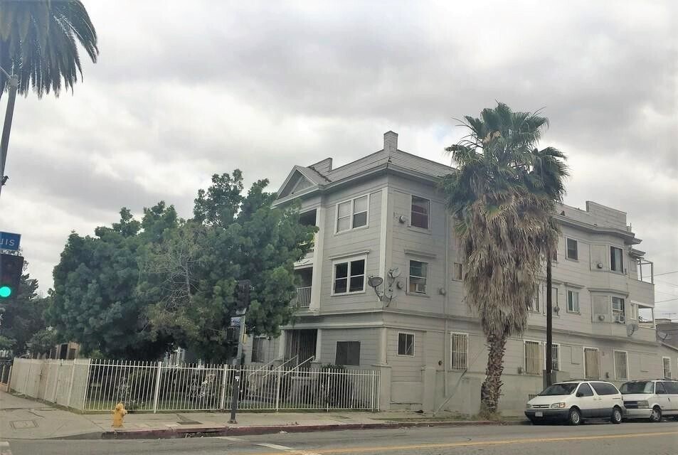 Primary Photo - 2033 E 4th St
