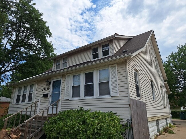 Building Photo - 23720 Shakespeare Ave