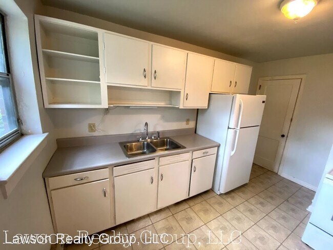 Foto del edificio - 2022-2024 Laburnum Ave SW