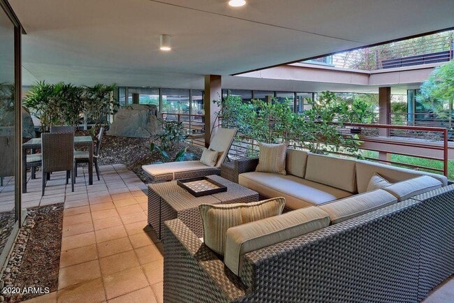 Foto del edificio - 7117 E Rancho Vista Dr