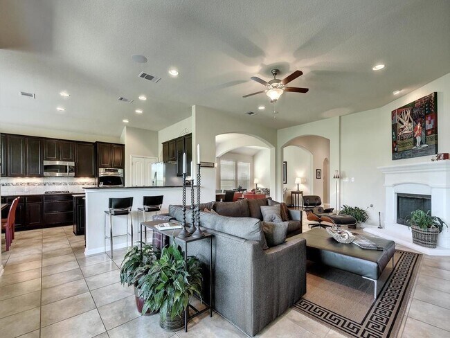 Building Photo - 301 Bellagio Dr