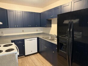 Building Photo - 906 Hersinger Pl