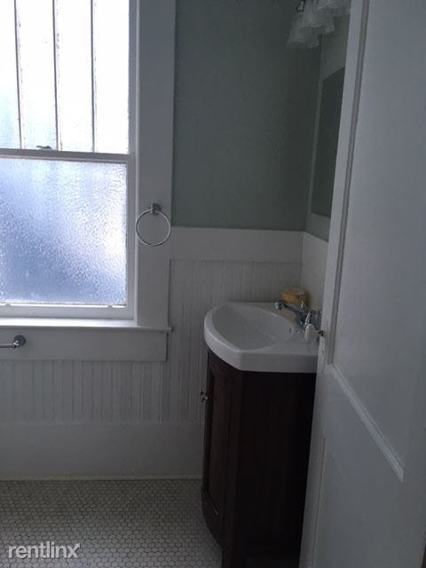 Building Photo - 1308 S De Soto Ave