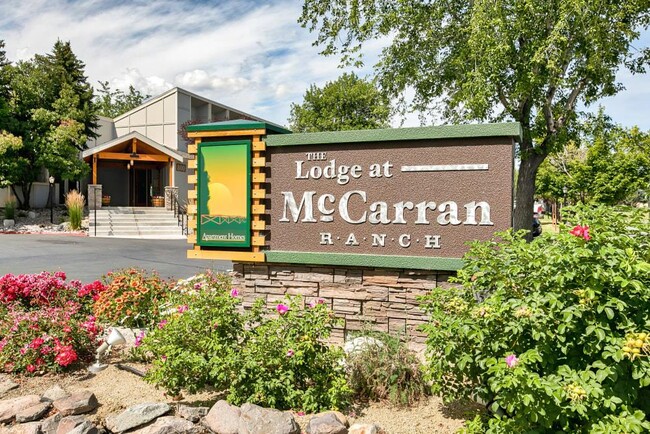 Foto del edificio - The Lodge at McCarran Ranch Apartment Homes