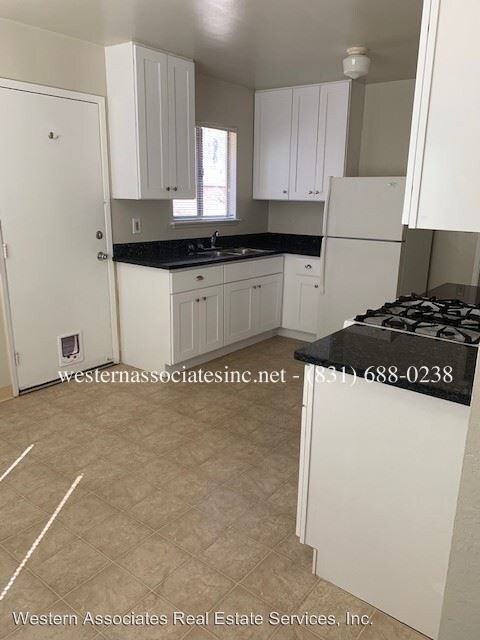 Foto del edificio - 3126-3126 Dee St