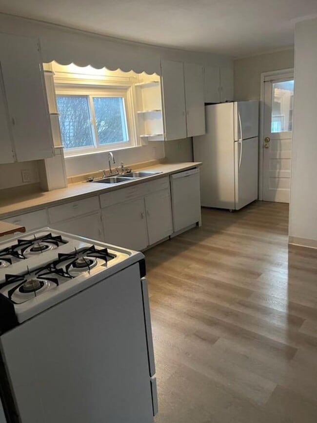 Photo - 231 Miles Ave Apartment