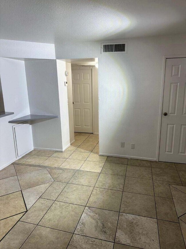 Foto del edificio - 4961 Apollostar Ct