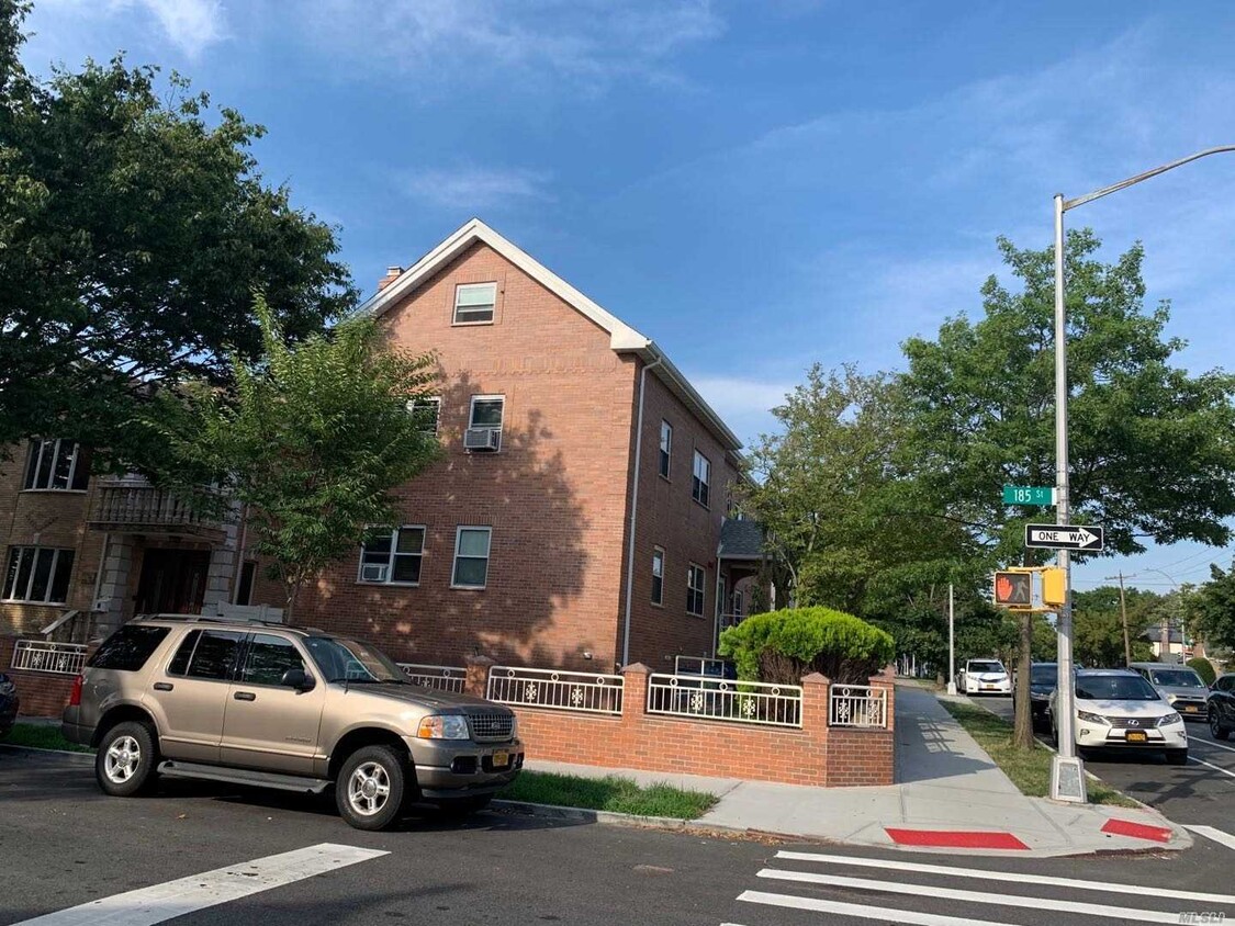 Foto principal - 185-11-185-73 73rd Ave