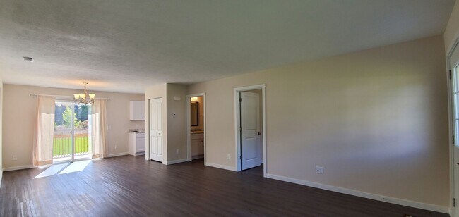 Foto del edificio - Charming NEW BUILD in quiet neighborhood