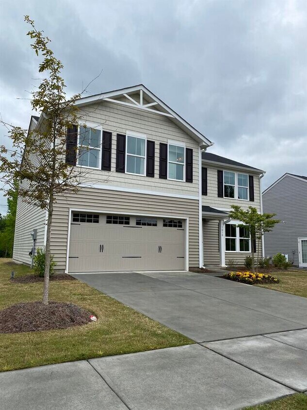 Primary Photo - 1010 Briar Rose Ln