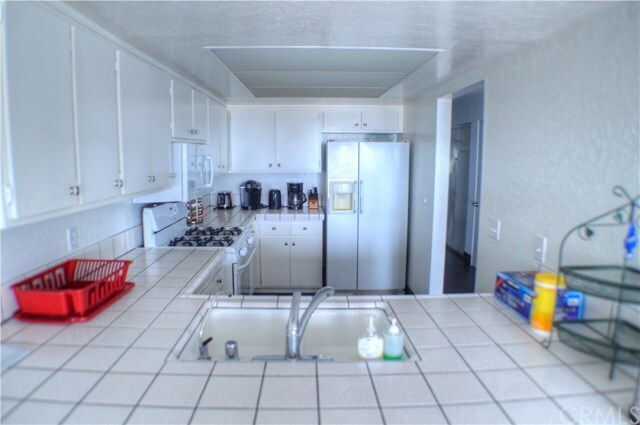 Building Photo - 411 Avenida Granada