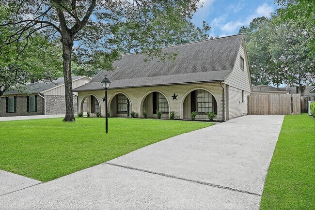 Building Photo - 9611 Crail Dr