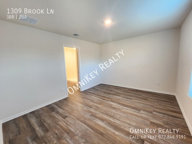 Building Photo - 1309 Brook Ln