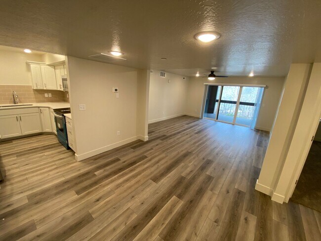 Foto del edificio - Completely Renovated Provo Condo Available...