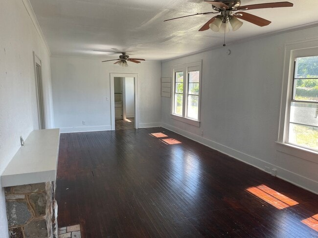 Building Photo - Remodeled 2 bedroom Home
