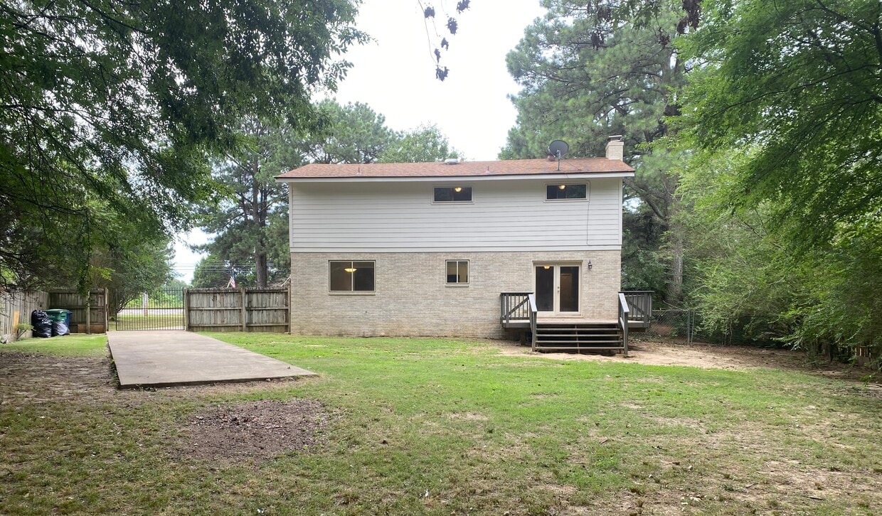 8012 Poplar Pike, Germantown, TN 38138 House Rental in Germantown, TN