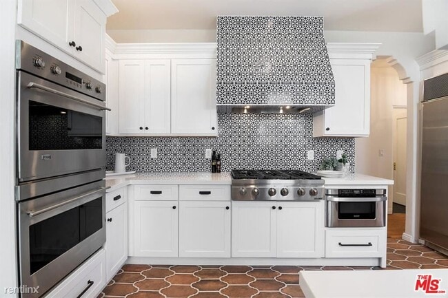 Building Photo - 3 br, 3.5 bath Condo - 9233 Doheny Rd 1