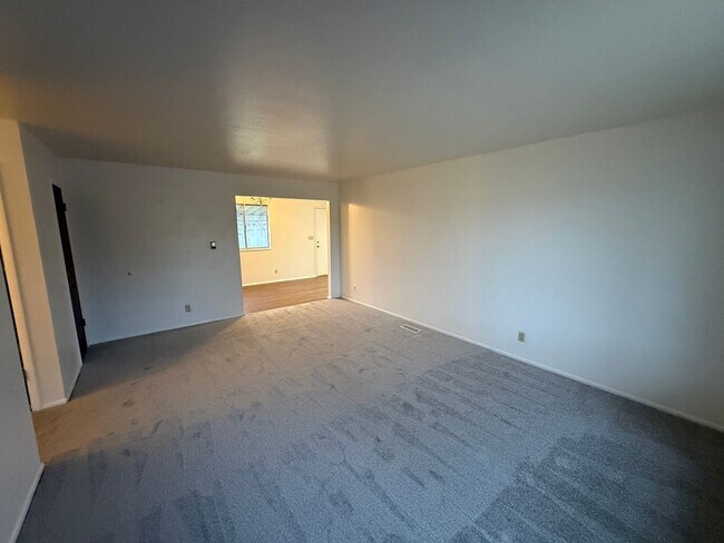 Building Photo - Ideal Location; Three Bedroom Home in Murray