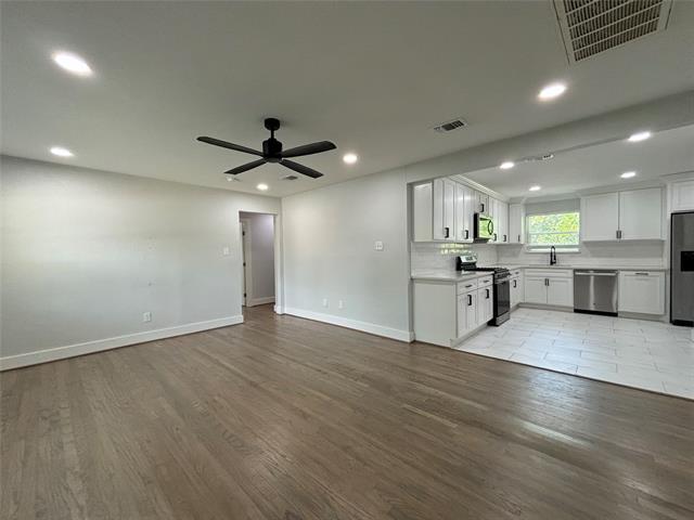 Primary Photo - 10433 Plummer Dr