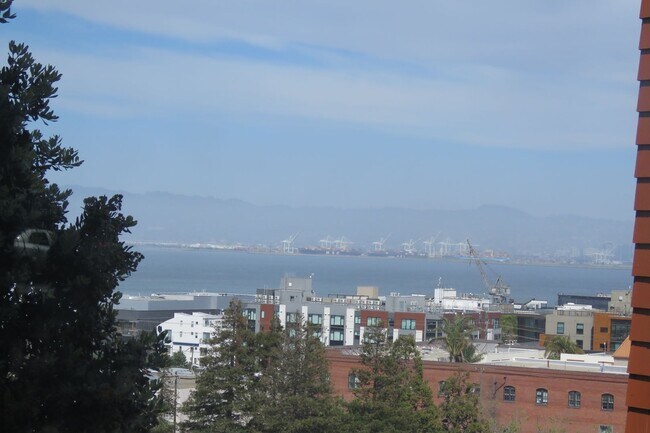 Building Photo - 2 bedroom with Views