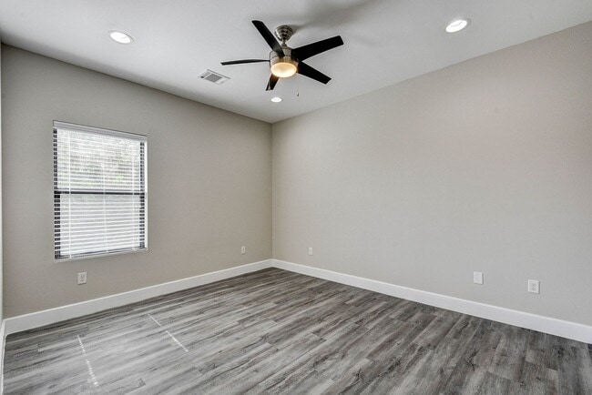 Building Photo - Modern Comfort Meets City Living — 3-Story Townhome Ready Now!