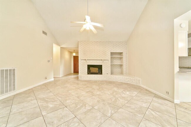 Foto del edificio - 5822 W Bellfort Ave