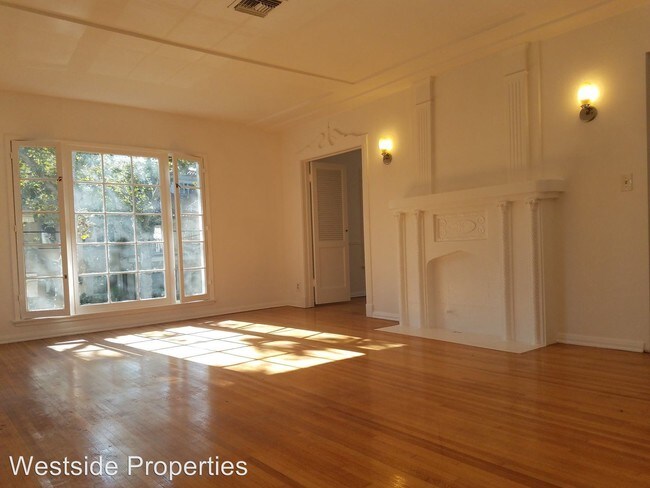 Building Photo - 148 N Arnaz Dr