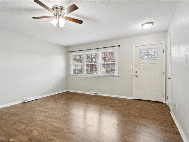 Foto del edificio - 13202 Aqueduct Dr