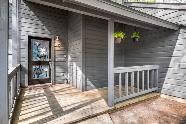 Building Photo - 25 Sawmill Grove Ln