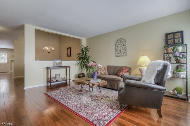 Building Photo - 72 Knoll Ct