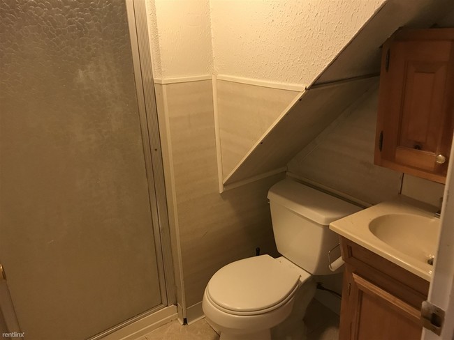 Building Photo - 1 br, 1 bath  - 170 Pine Hill Cir