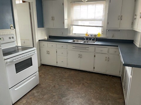 Kitchen - 1057 Washington Ave