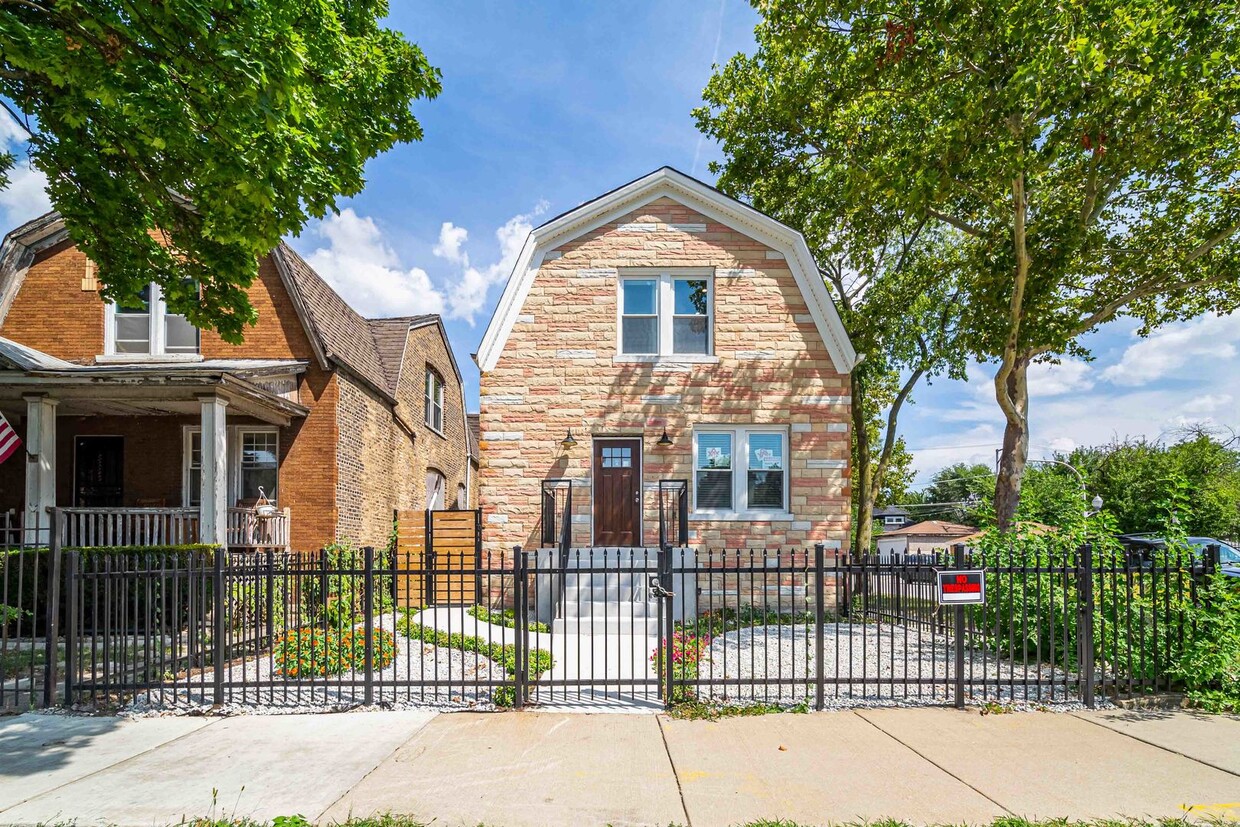 Primary Photo - 901 N Keeler Ave