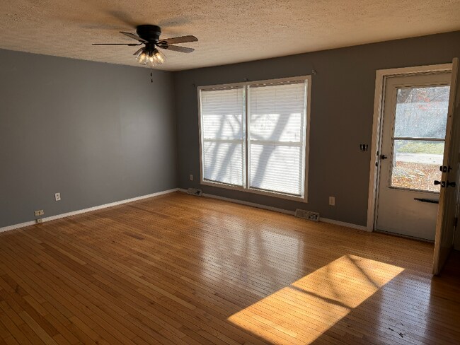 Foto del edificio - 3017 E Hawkins St