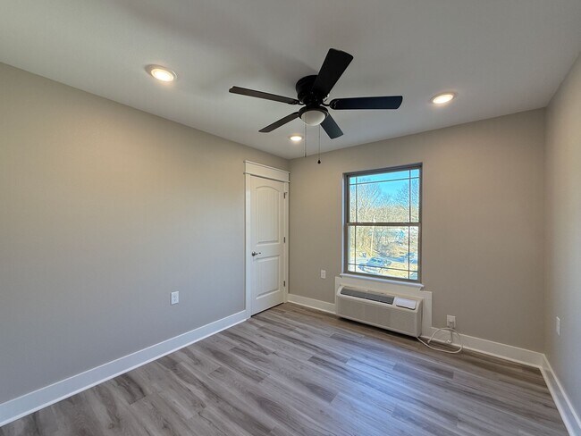 Building Photo - Newly Constructed 2/2 Townhouse in Batesville!