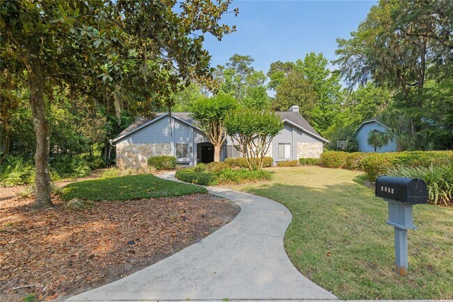 Foto del edificio - Beautiful Home in Landmark Woods