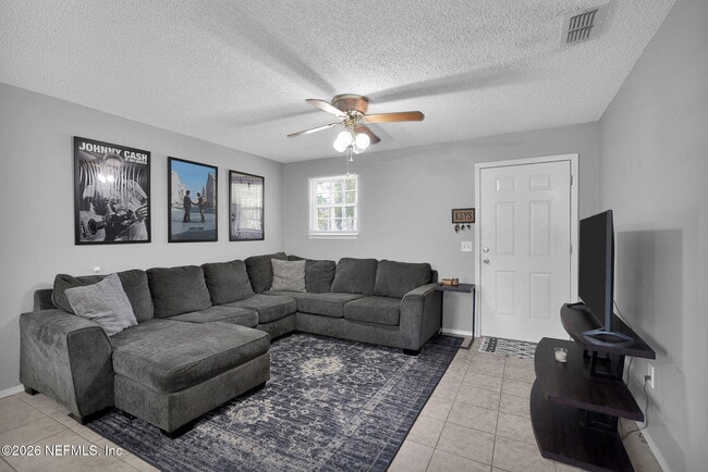 Building Photo - 648 W Oliver St